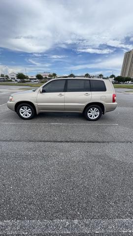 Photo of 2006 Gold Toyota Highlander Hybrid