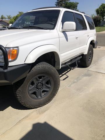 Photo of 1999 White Toyota 4Runner