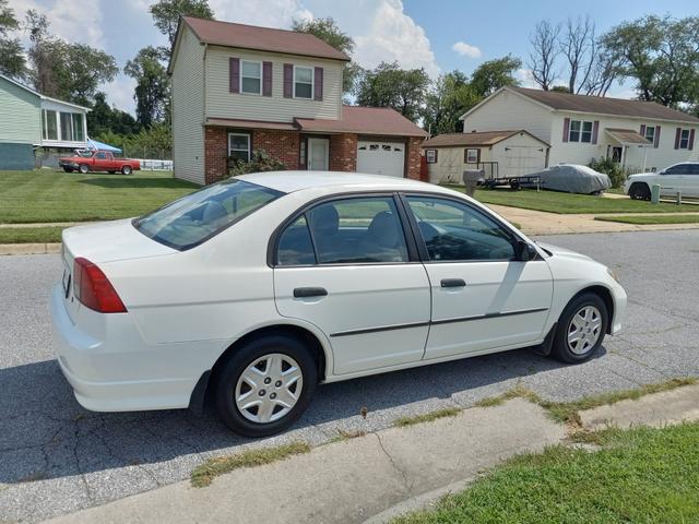 Photo of 2004 White Honda Civic