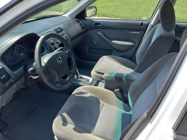 Photo of 2004 White Honda Civic