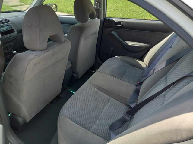 Photo of 2004 White Honda Civic