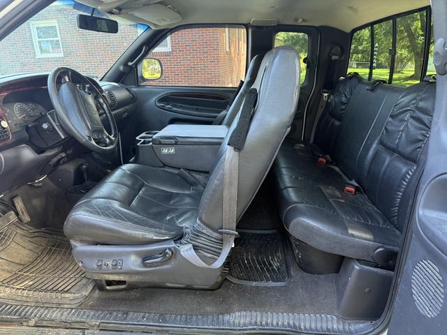 Photo of 2001 White Dodge Ram 2500