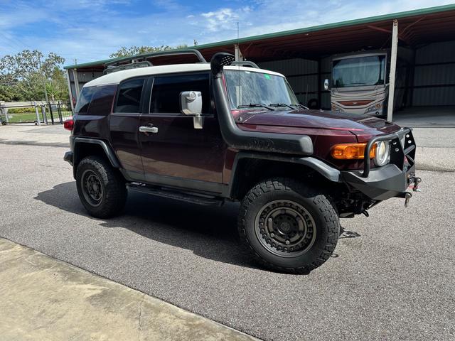 Photo of 2007 Purple Toyota FJ Cruiser