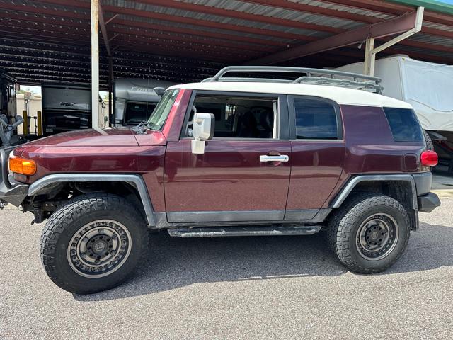 Photo of 2007 Purple Toyota FJ Cruiser