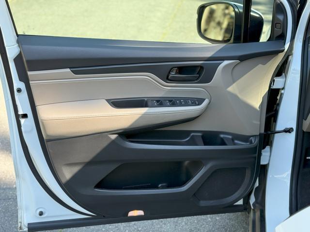 Photo of 2022 White Honda Odyssey