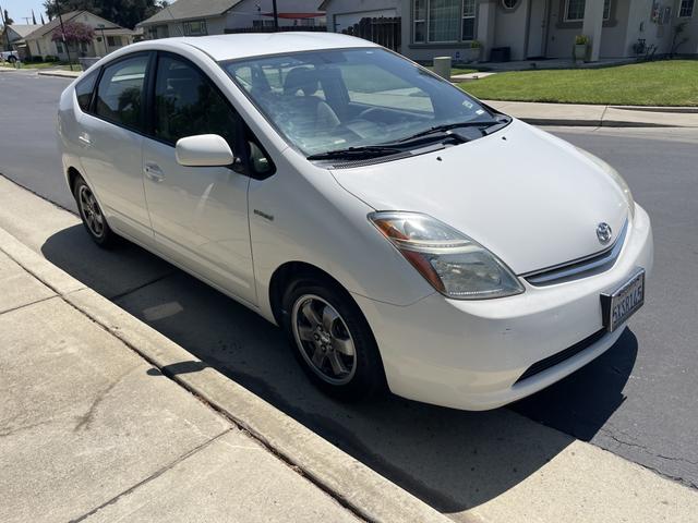 Photo of 2007 White Toyota Prius