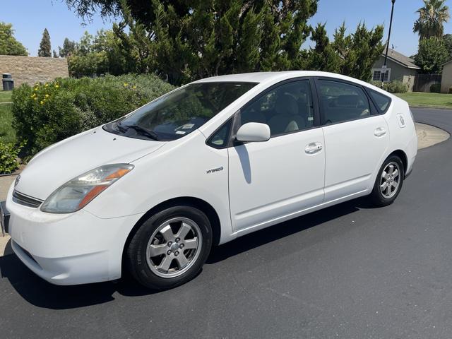 Photo of 2007 White Toyota Prius