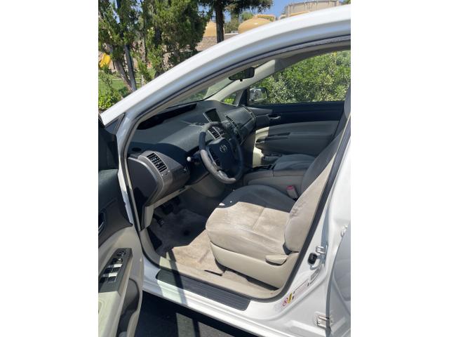 Photo of 2007 White Toyota Prius