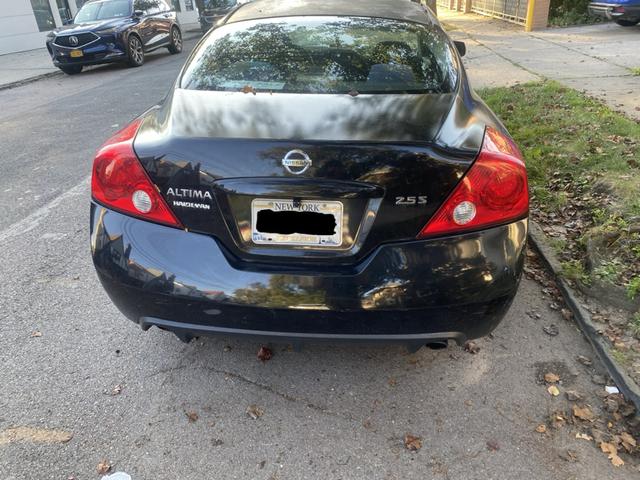 Photo of 2008 Black Nissan Altima