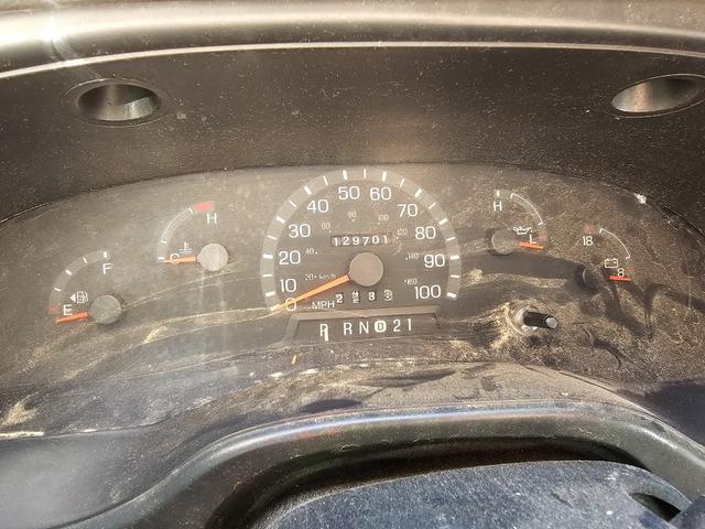 Photo of 2002 White Ford E350 Super Duty