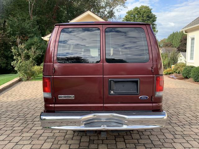 Photo of 2010 Red Ford E350 Super Duty
