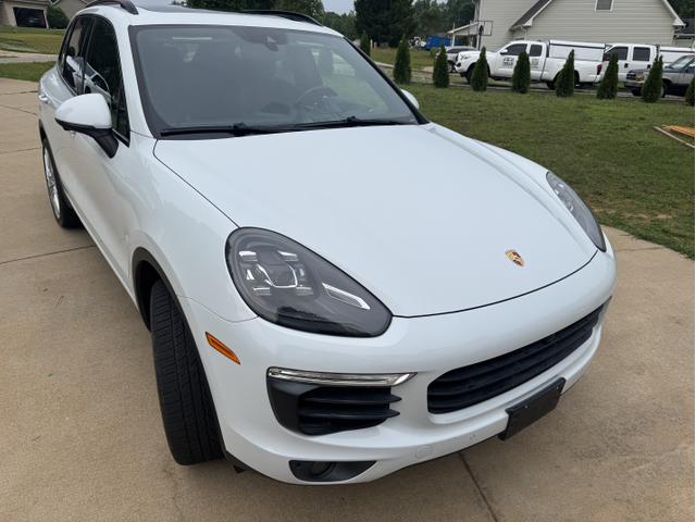 Photo of 2017 White Porsche Cayenne