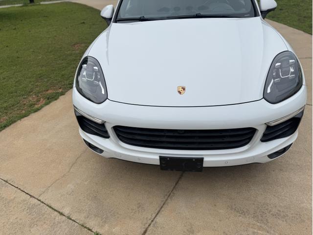 Photo of 2017 White Porsche Cayenne