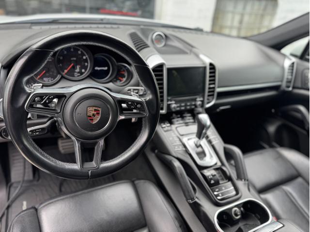 Photo of 2017 White Porsche Cayenne