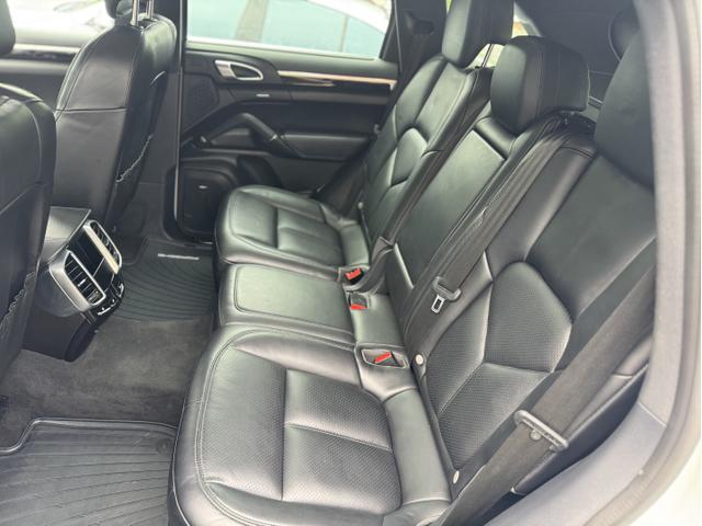 Photo of 2017 White Porsche Cayenne