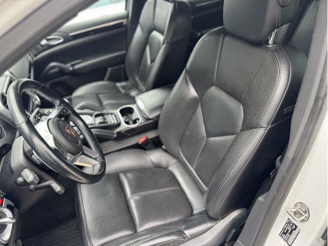 Photo of 2017 White Porsche Cayenne