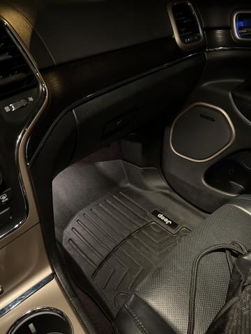 Photo of 2016 White Jeep Grand Cherokee