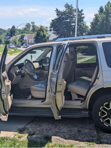 Photo of 2004 Gold Lincoln Aviator