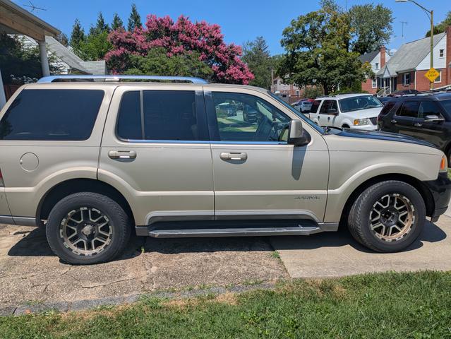 Photo of 2004 Gold Lincoln Aviator
