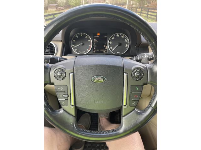Photo of 2015 Brown Land Rover LR4