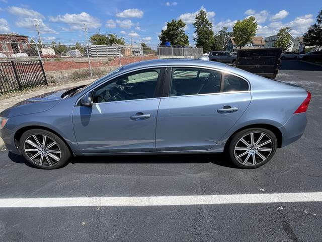 Photo of 2017 Blue Volvo S60 Inscription