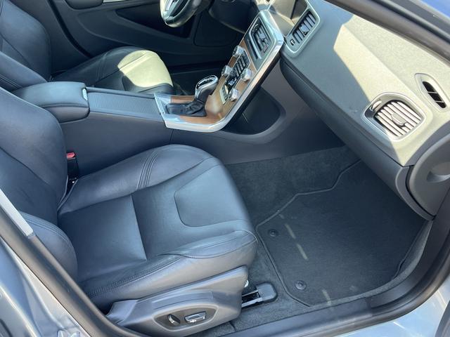 Photo of 2017 Blue Volvo S60 Inscription