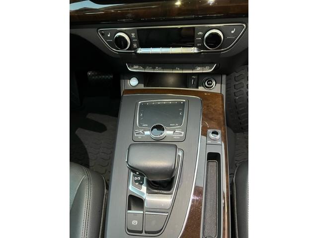 Photo of 2018 White Audi Q5