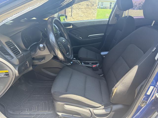 Photo of 2017 Blue Kia Forte