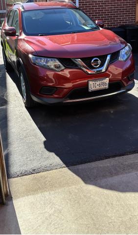 Photo of 2014 Red Nissan Rogue