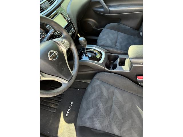 Photo of 2014 Red Nissan Rogue