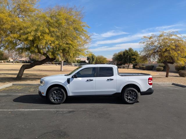 Photo of 2022 White Ford Maverick