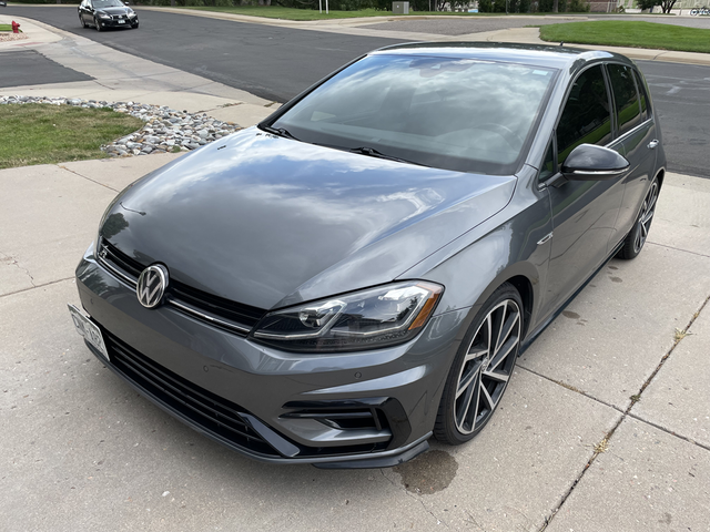 Photo of 2018 Gray Volkswagen Golf R