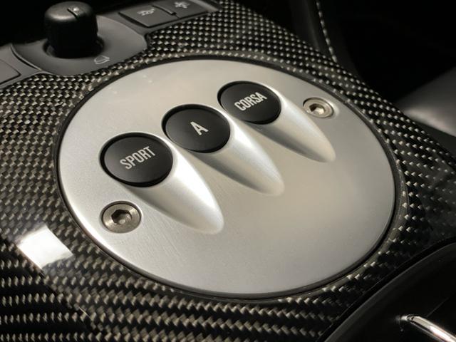 Photo of 2013 White Lamborghini Gallardo