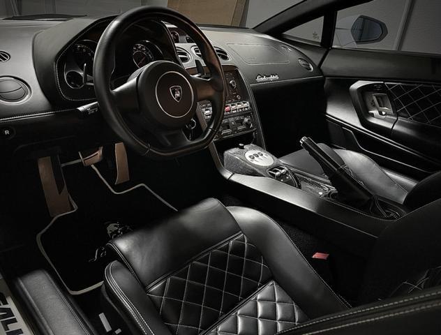 Photo of 2013 White Lamborghini Gallardo