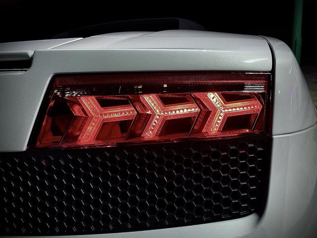 Photo of 2013 White Lamborghini Gallardo