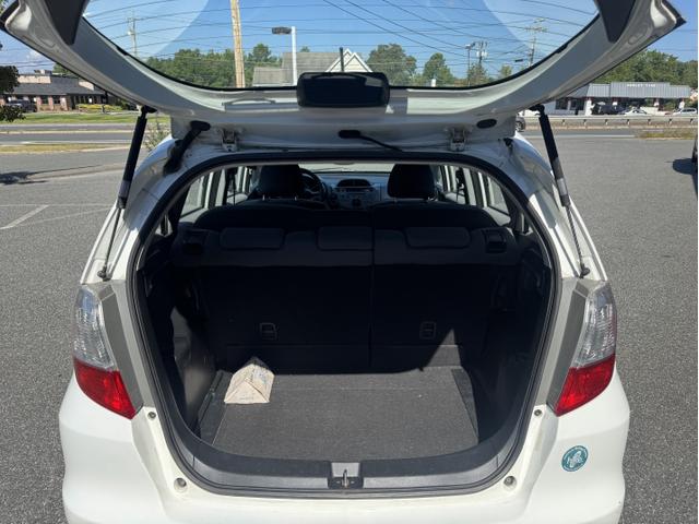 Photo of 2010 White Honda Fit