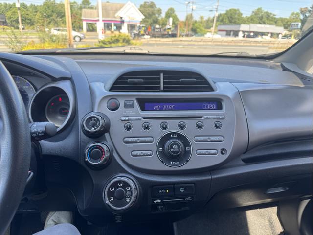 Photo of 2010 White Honda Fit