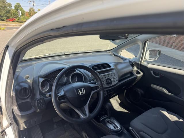 Photo of 2010 White Honda Fit