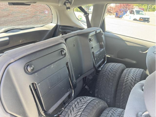 Photo of 2010 White Honda Fit