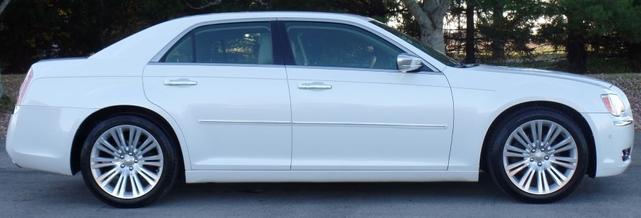 Photo of 2013 White Chrysler 300C
