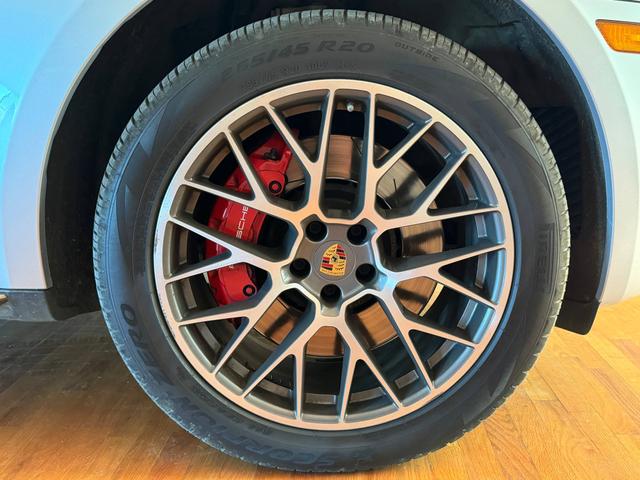 Photo of 2018 Silver Porsche Macan