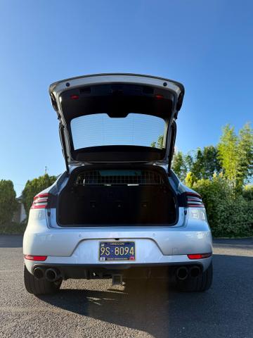 Photo of 2018 Silver Porsche Macan