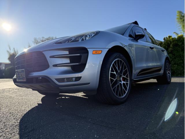 Photo of 2018 Silver Porsche Macan