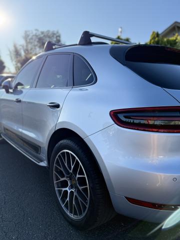 Photo of 2018 Silver Porsche Macan