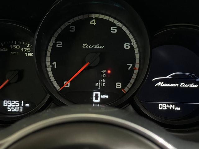 Photo of 2018 Silver Porsche Macan