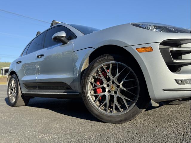 Photo of 2018 Silver Porsche Macan