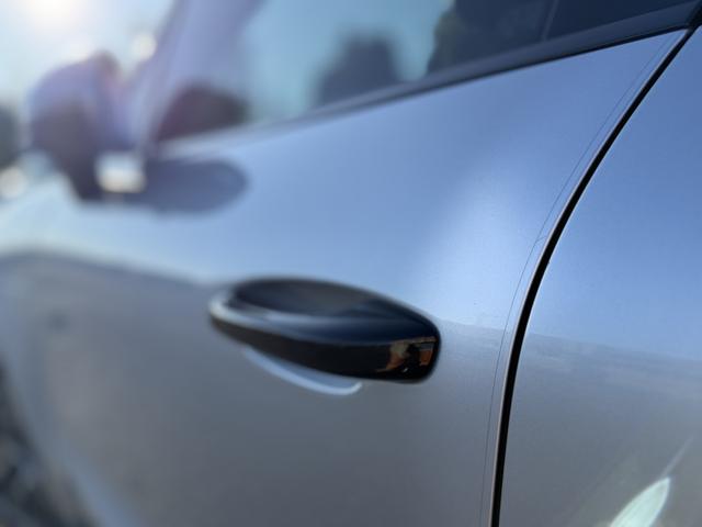 Photo of 2018 Silver Porsche Macan