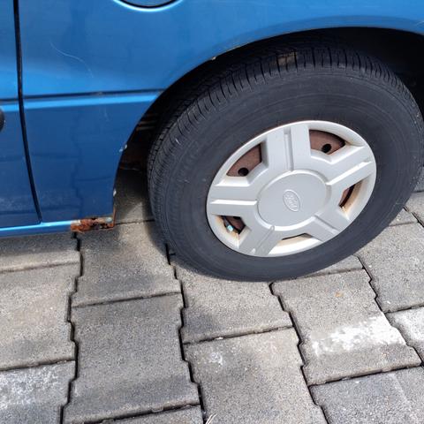Photo of 2003 Blue Ford Windstar