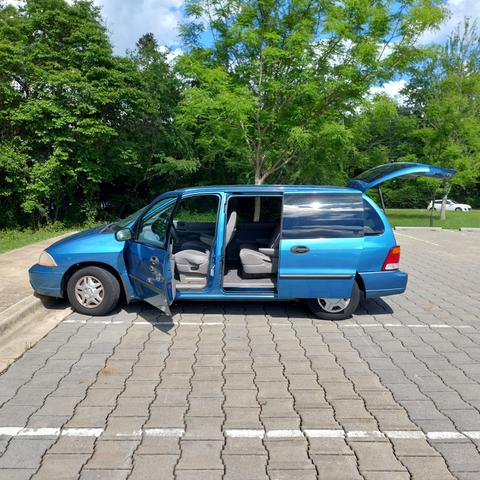 Photo of 2003 Blue Ford Windstar