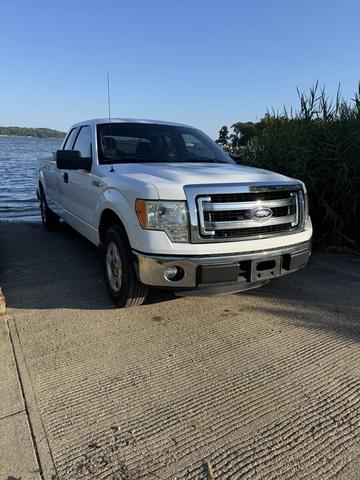 Photo of 2014 White Ford F-150